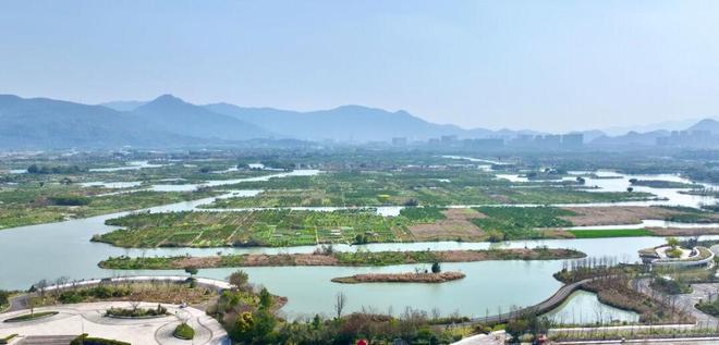 九游体育：绿轴上湿地边586㎡“总裁会客厅”如何成为世界温商的新宠(图1)