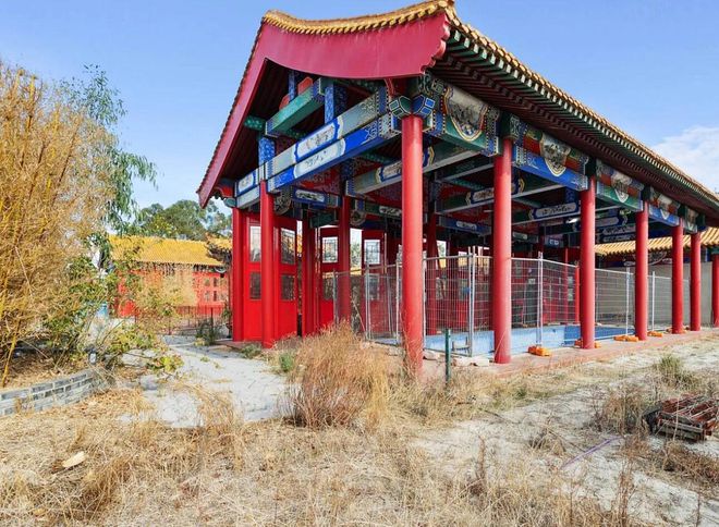 九游体育网站：华裔富豪花36亿造东方孔府现在1折甩卖难出手(图14)