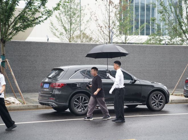 今天！苏州神盘冒雨交付！上演绝地大翻盘！实景爆赞业主直播炫耀……(图3)