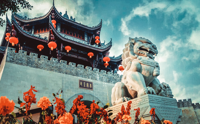 九游体育网站：解读静静的石牌坊诉说不平静的百年岁月内江隆昌如何让青石“活起来”？(图3)