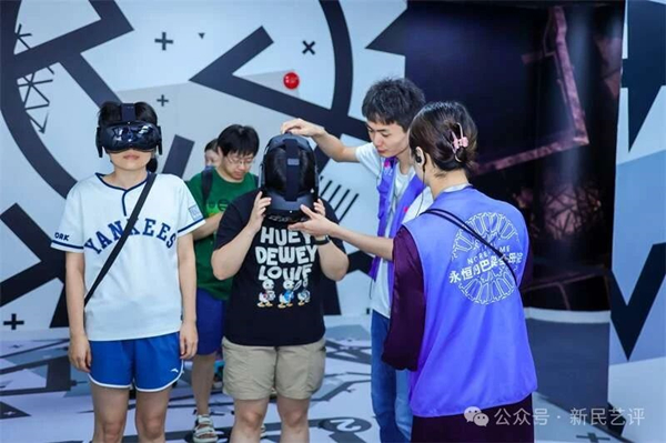 九游体育网站：新民艺评丨朱光：从《永恒的巴黎圣母院》看文化大IP、社会热议题——今年是沉浸式VR展爆发元年诸多展哪家强？(图5)