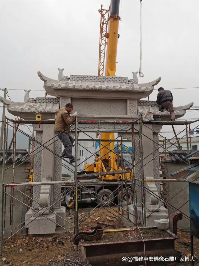九游体育网站：匠心传承：古建石雕牌坊的制作工艺揭秘（多图欣赏）(图2)