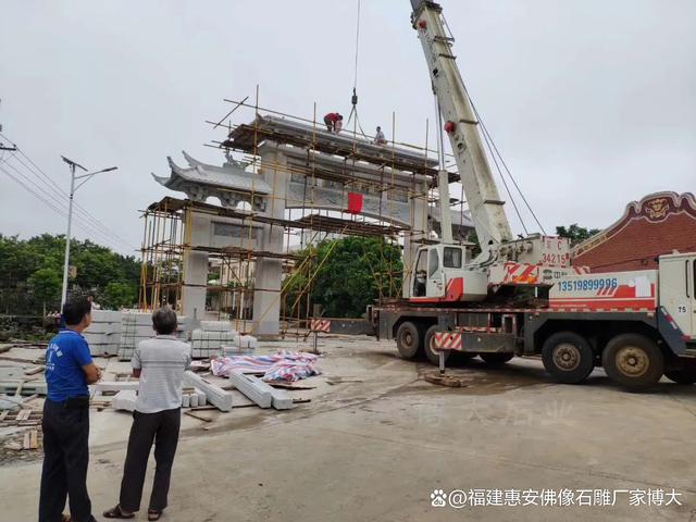 九游体育：村口石雕牌坊：乡村文化的守护者（多图欣赏）(图3)