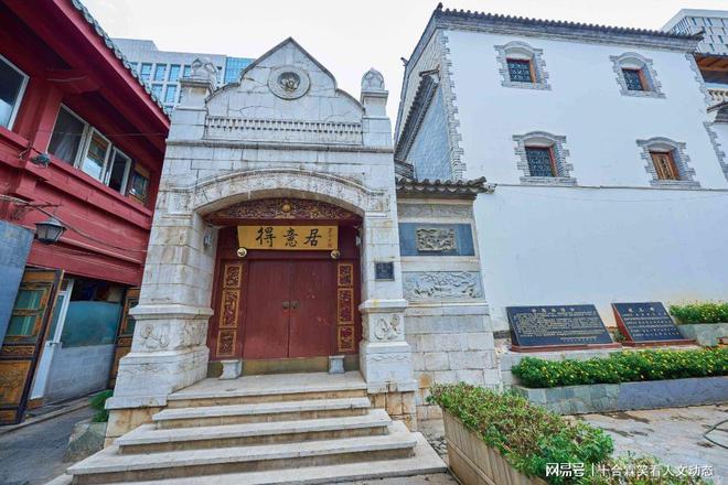 明朝牌坊立于最繁华市中心虽为旧址重造建筑但已为这座城地标(图5)