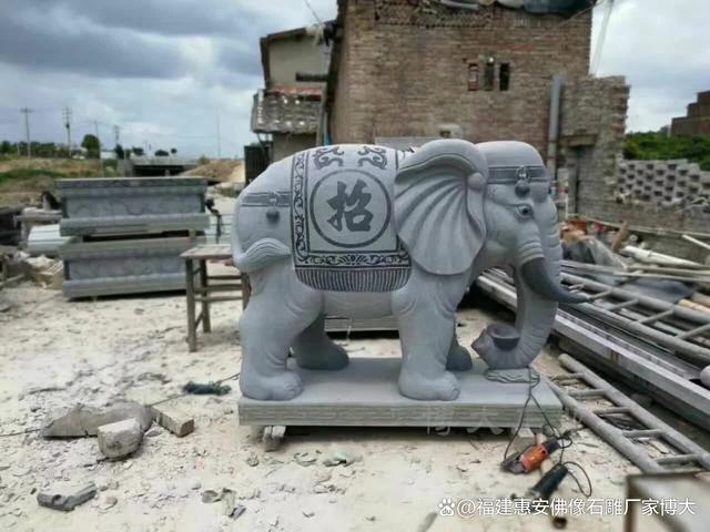 九游体育：公司门前的石雕大象：吉祥与力量的象征（多图欣赏）(图3)
