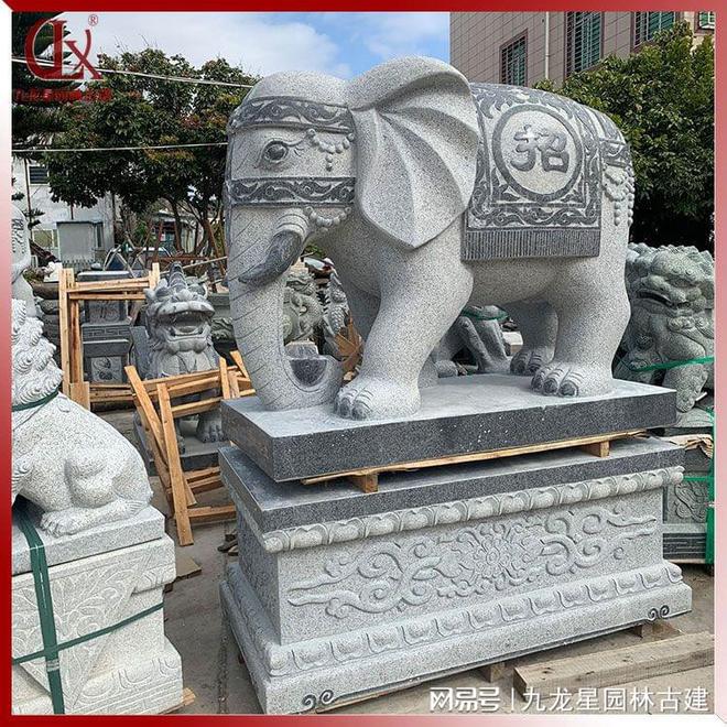 九游体育网站：18米大象一对图片石雕大象动物雕塑芝麻黑(图1)