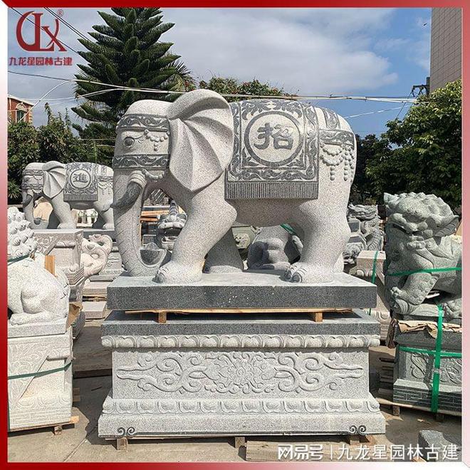 九游体育网站：18米大象一对图片石雕大象动物雕塑芝麻黑(图3)