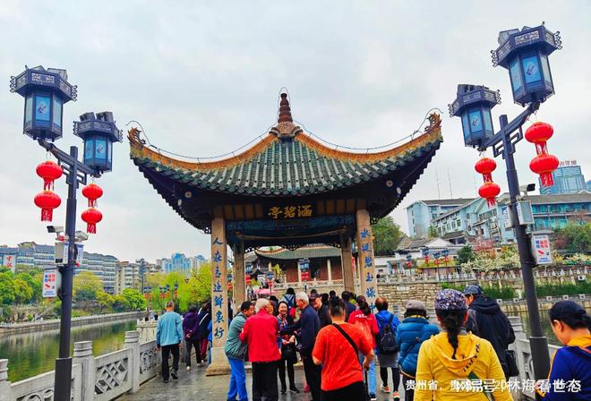 九游体育：重游甲秀楼“科甲挺秀”今又来(图5)