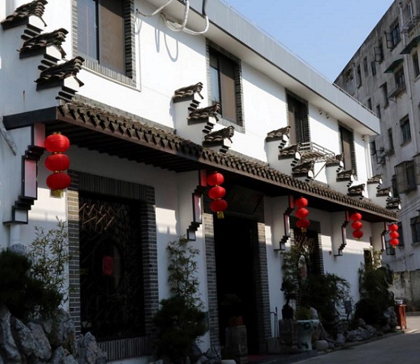 奇石“搭配”徽派建筑近60家文化商铺将现身沪太花鸟奇石市场(图1)