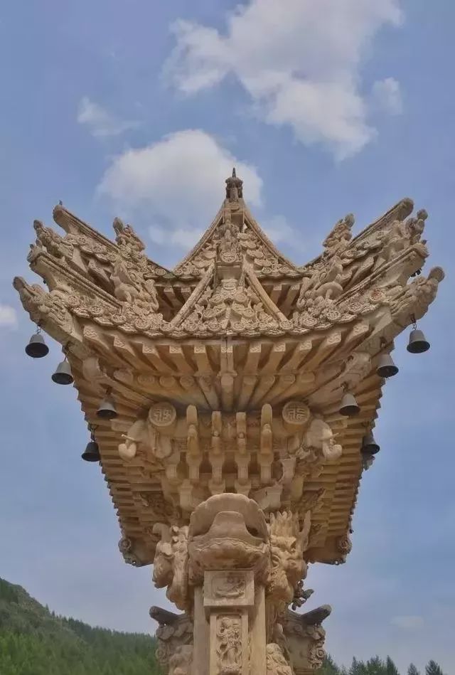 九游体育网站：五台山龙泉寺牌楼设计建造者胡明珠的故事(图2)