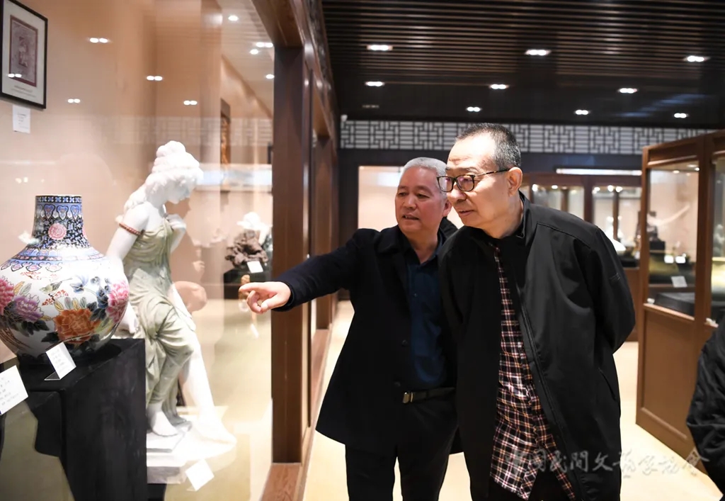 九游体育：潘鲁生赴浙江考察青田石雕技艺(图1)