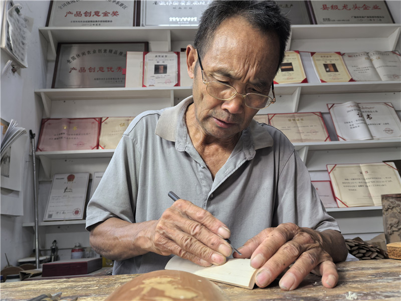 九游体育网站：映像非遗丨广德皖南竹刻：毫厘之间雕刻时光(图2)