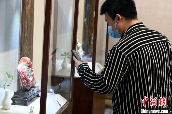 九游体育：寿山石雕中国工艺美术大师作品展艺耀福建(图3)
