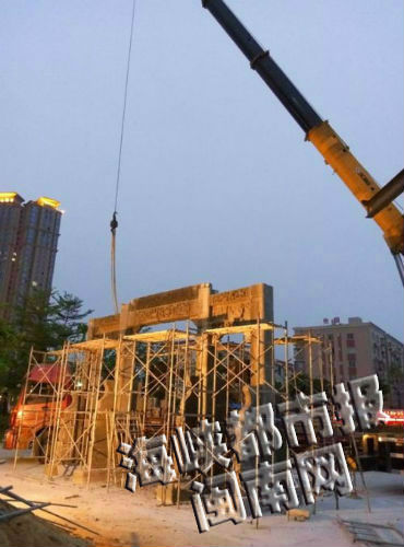 九游体育：漳州体育场外仿古石牌坊又拆了建设方称将重新设计(图1)