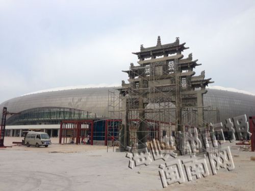九游体育：漳州体育场外仿古石牌坊又拆了建设方称将重新设计(图2)