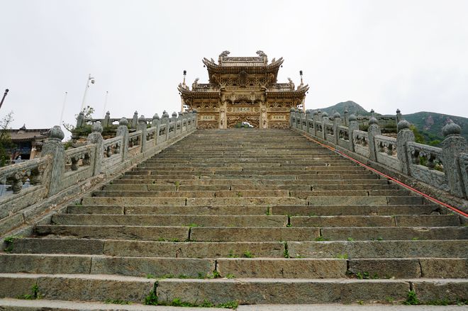 九游体育：石雕精致如秀锦一面照壁、一座牌坊、一个山门已足够惊艳(图3)