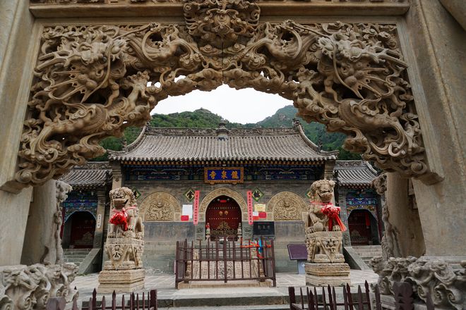 九游体育：石雕精致如秀锦一面照壁、一座牌坊、一个山门已足够惊艳(图9)