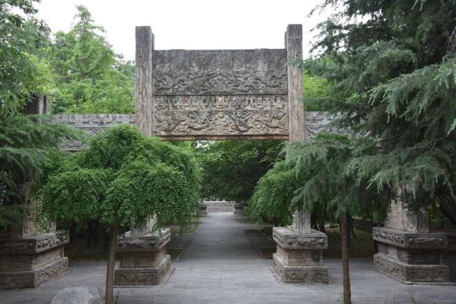 两座精美明代石牌坊藏在学校角落见证一段明代藩王历史！(图6)