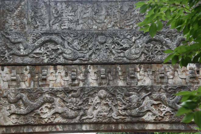 两座精美明代石牌坊藏在学校角落见证一段明代藩王历史！(图9)