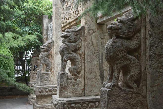 两座精美明代石牌坊藏在学校角落见证一段明代藩王历史！(图8)