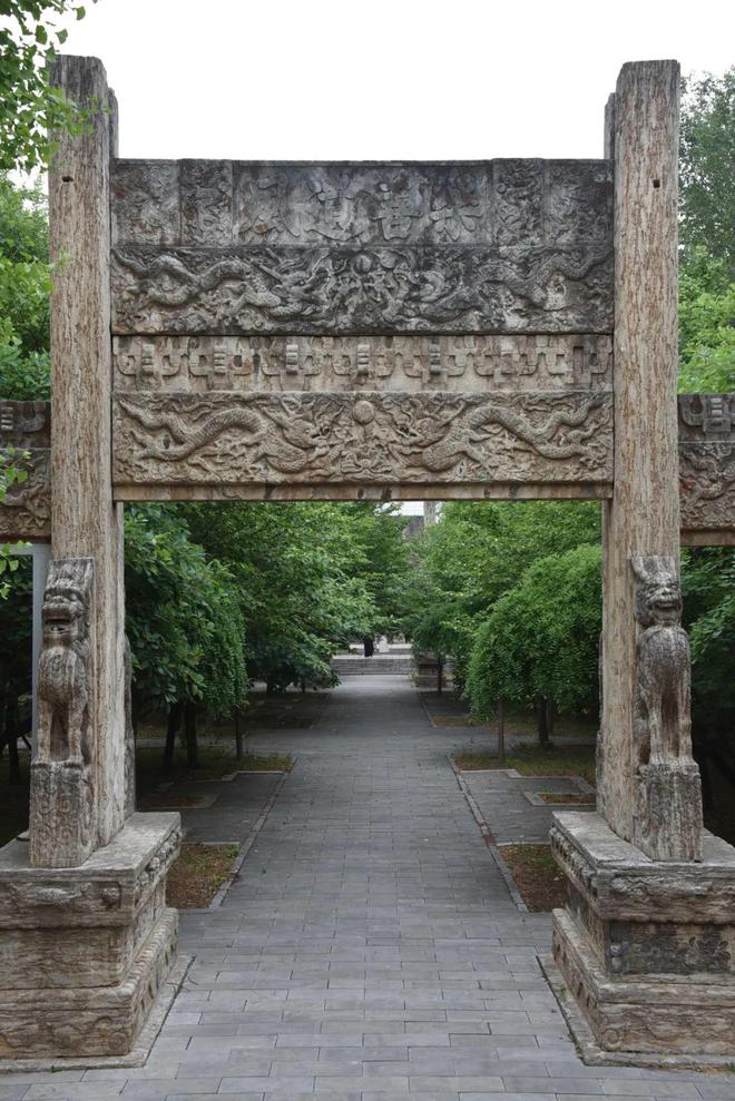 两座精美明代石牌坊藏在学校角落见证一段明代藩王历史！(图13)