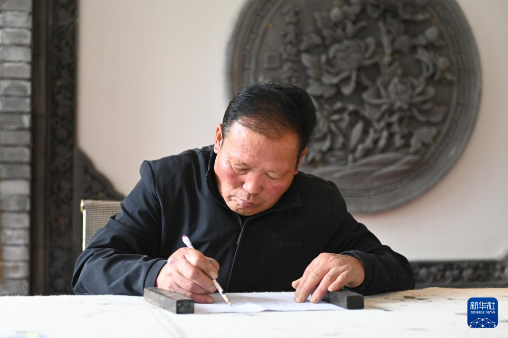 文化中国行｜宁夏隆德：魏氏砖雕匠心相传(图1)