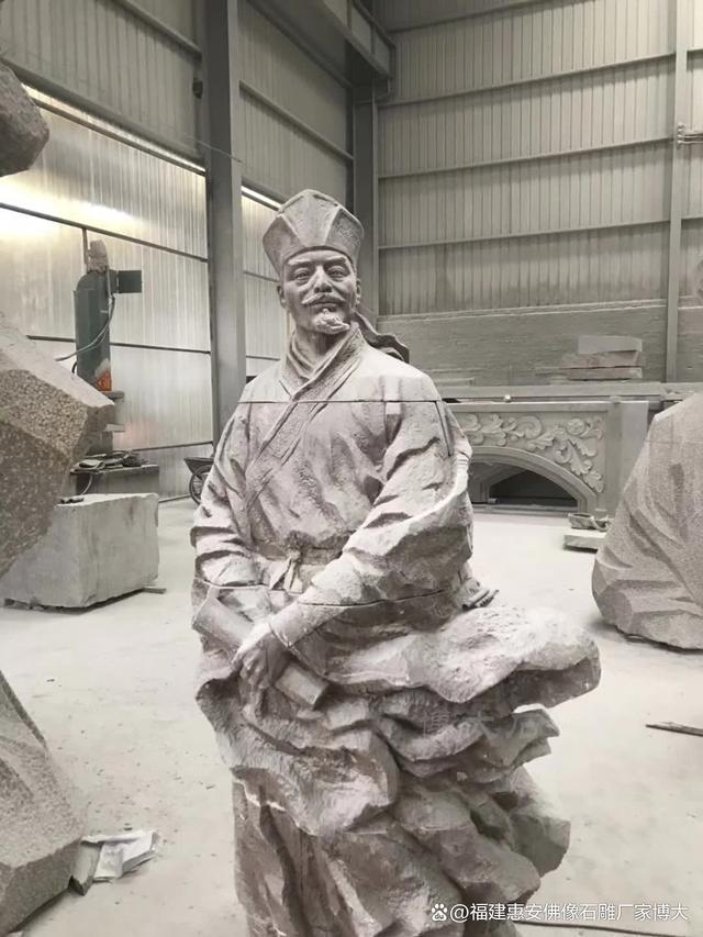 九游体育：公园绿地的艺术点缀：石雕名人像的休闲观赏（多图欣赏）(图4)