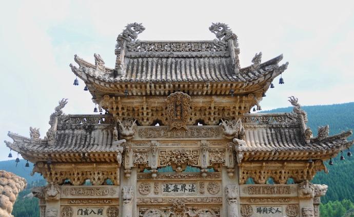穿越山西发现三晋五台山龙泉寺民国石牌楼(图1)