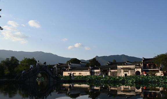 九游体育网站：安徽这个古村不简单：藏着400多栋明清古建筑现成网红旅游景点(图1)