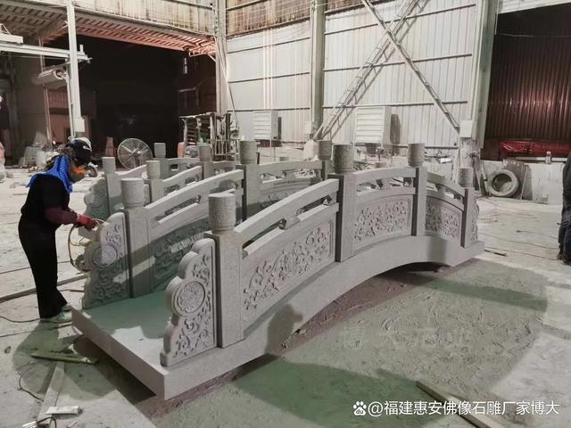 九游体育：石雕拱桥雕刻技法解析：浮雕与透雕的艺术（多图欣赏）(图1)