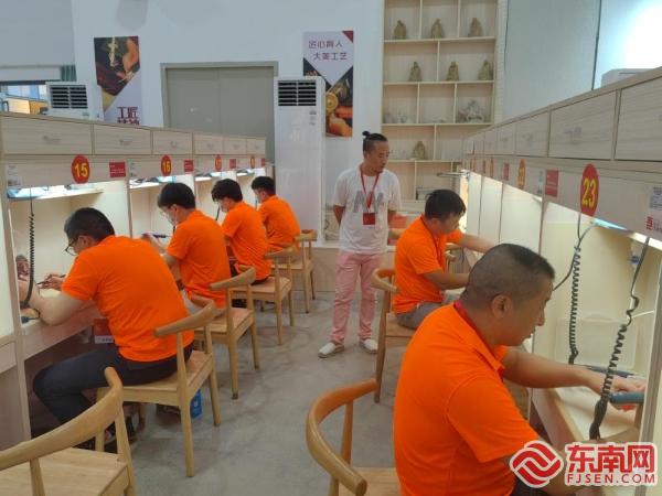 全国工艺品雕刻工职业技能竞赛福建赛区选拔赛在湄洲湾职业技术学院开赛(图1)