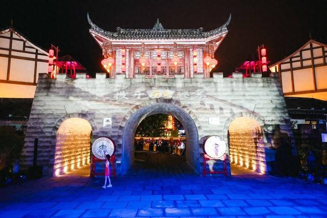74项文旅大餐点燃假日经济四川内江国庆旅游综合消费总收入达1593亿元(图1)