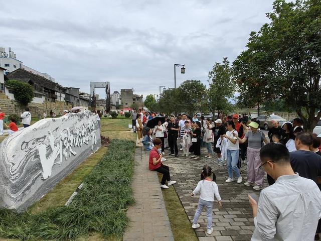 74项文旅大餐点燃假日经济四川内江国庆旅游综合消费总收入达1593亿元(图3)