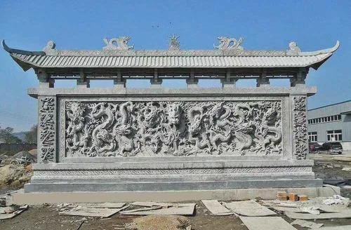 九游体育：石材雕刻人物景墙雕刻石材如何选择(图2)