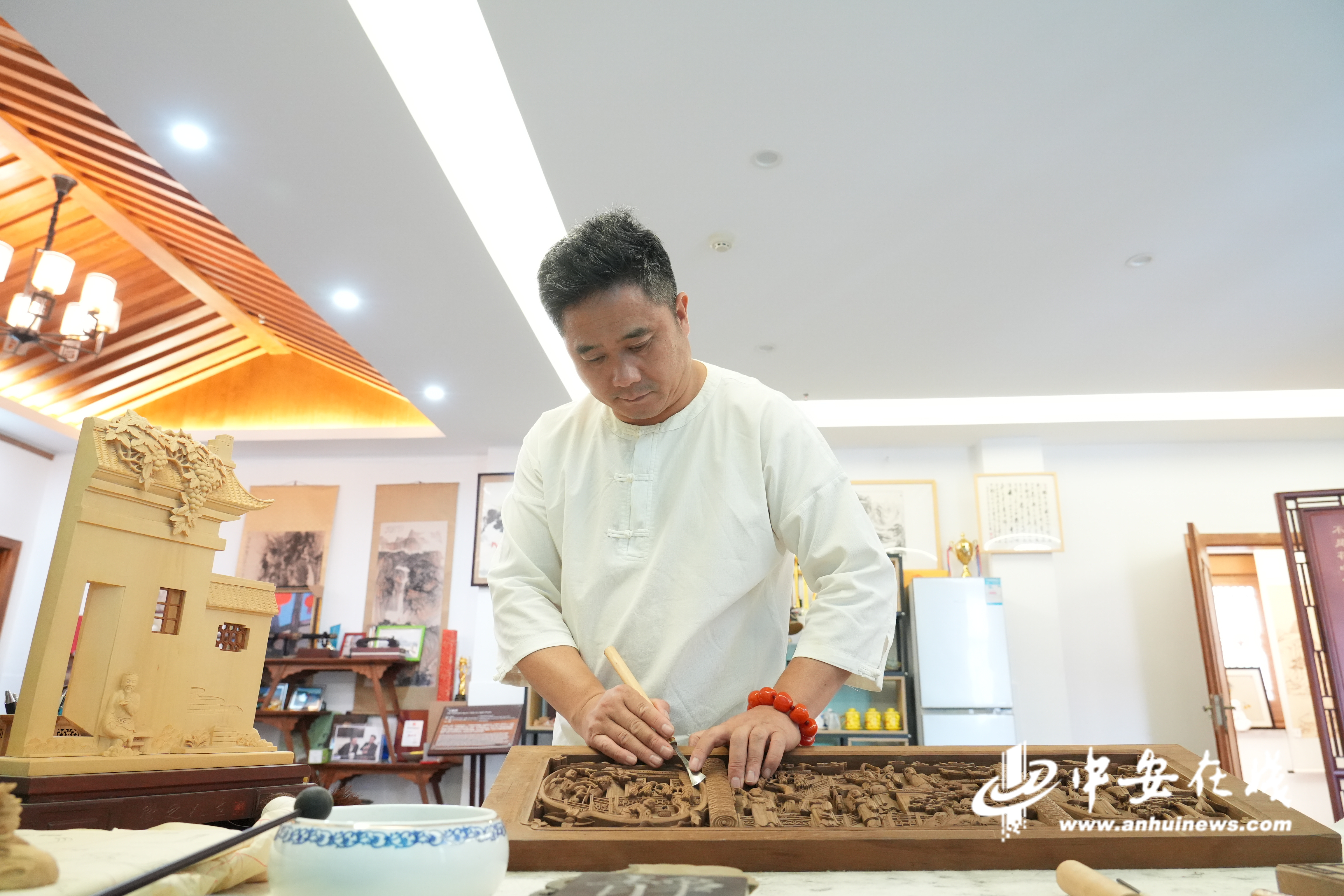 文化中国行｜查嵘：让“徽州三雕”走向世界舞台(图1)