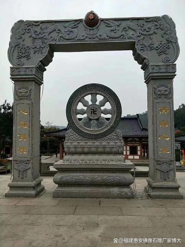 九游体育：石雕牌坊在园林景观设计中的应用（多图欣赏）(图2)