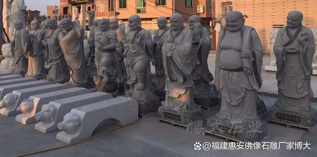 500罗汉雕塑：佛教艺术的壮丽景观(图7)