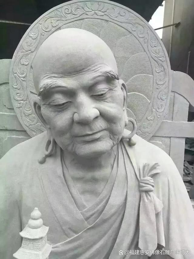 500罗汉雕塑：佛教艺术的壮丽景观(图1)