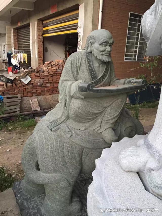 500罗汉雕塑：佛教艺术的壮丽景观(图2)