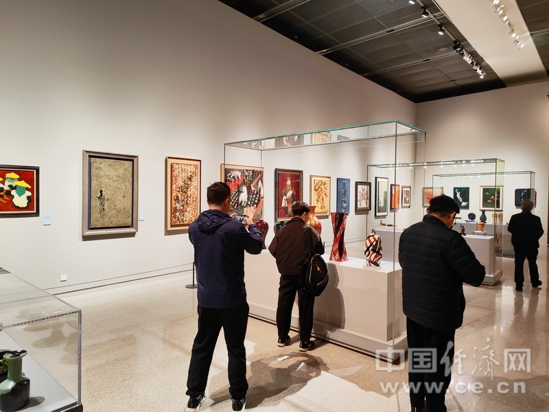 九游体育：“闽都巧艺——福州传统工艺美术晋京展”在京开幕(图3)