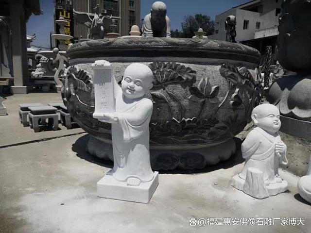 石雕技艺精湛寺庙小和尚栩栩如生（多图欣赏）(图3)