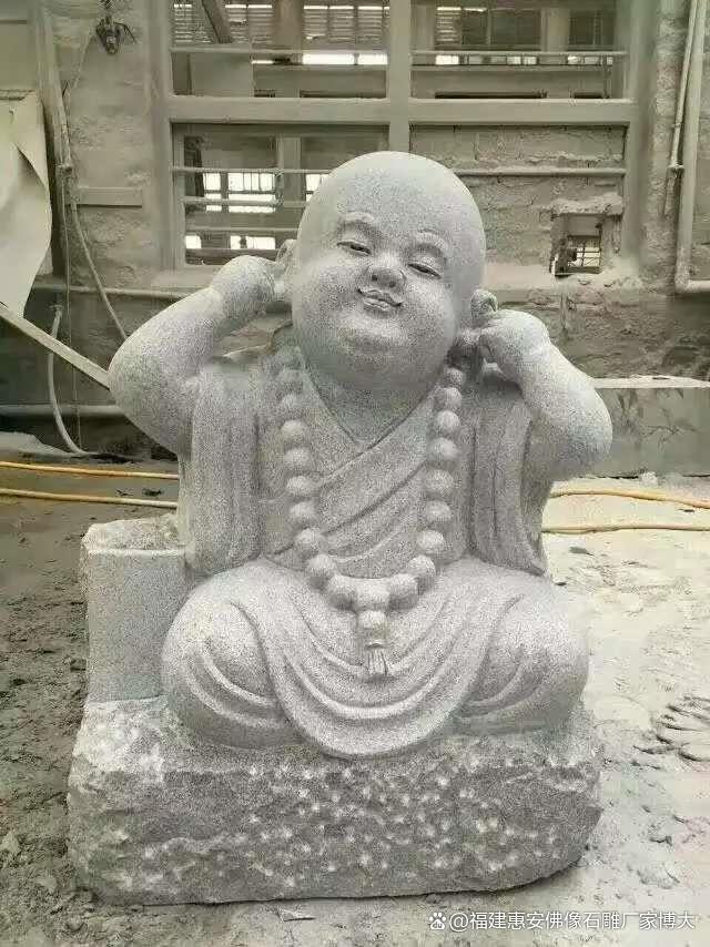 石雕技艺精湛寺庙小和尚栩栩如生（多图欣赏）(图1)