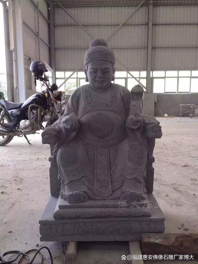 石雕土地公：传统工艺与现代审美的完美结合(图1)