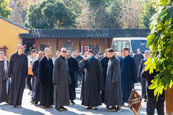 苏州市高新区（虎丘区）、工业园区佛教协会到同觉寺参访交流(图1)