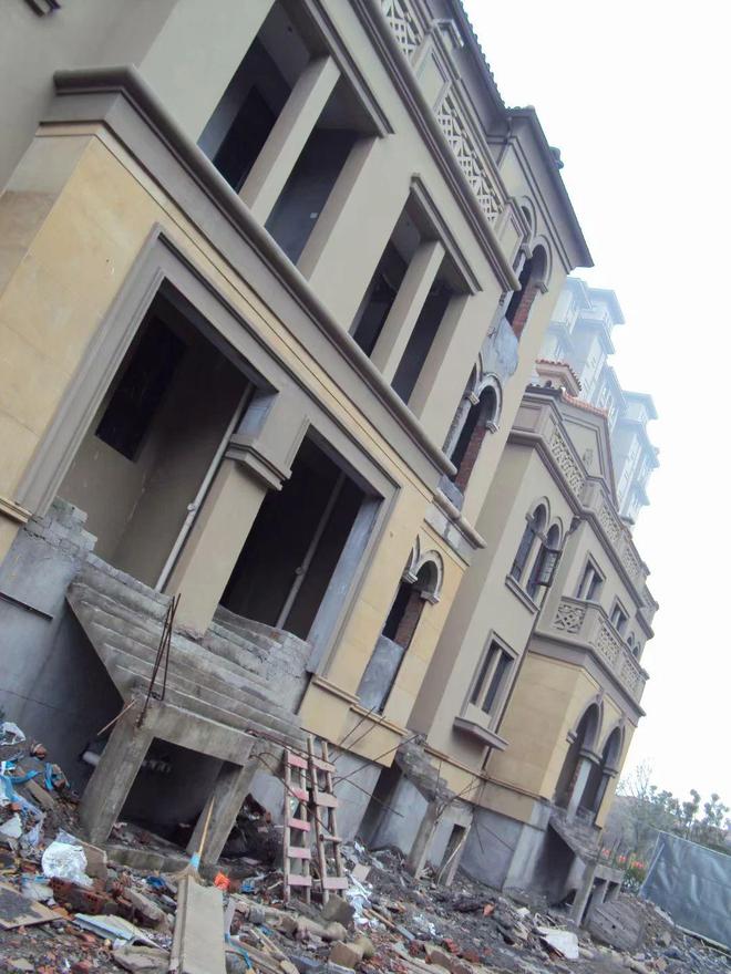 九游体育：走进石材生产厂家：外墙干挂加工路沿石材一米价格及安装工艺解析(图1)