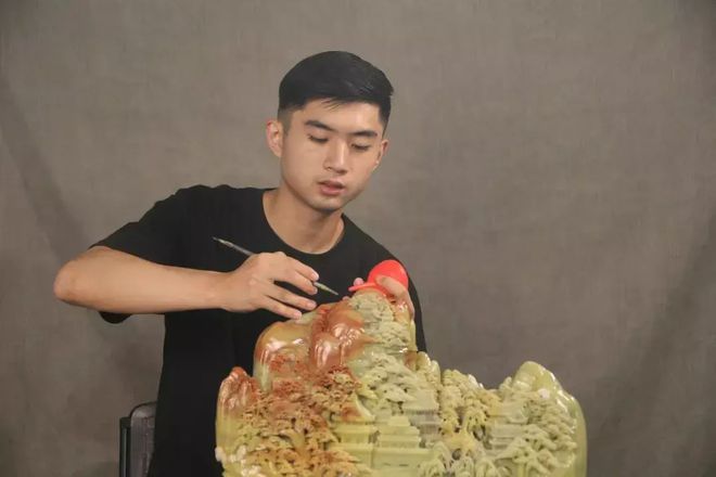 助业者说丨创述：只为精雕细琢的青田石雕他从手艺人、传承人到创业者(图1)