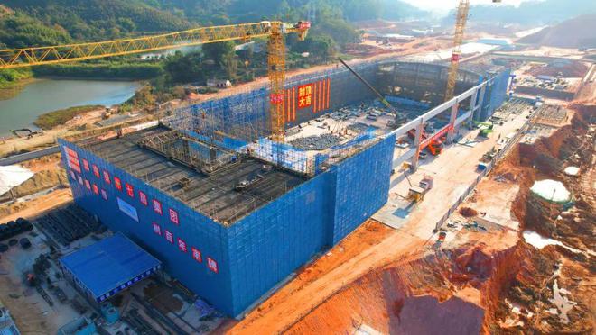 广湛高铁新兴南站混凝土主体结构顺利封顶(图3)
