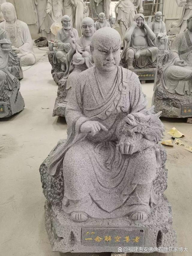 九游体育：石雕十八罗汉图片中的艺术元素与细节(图4)