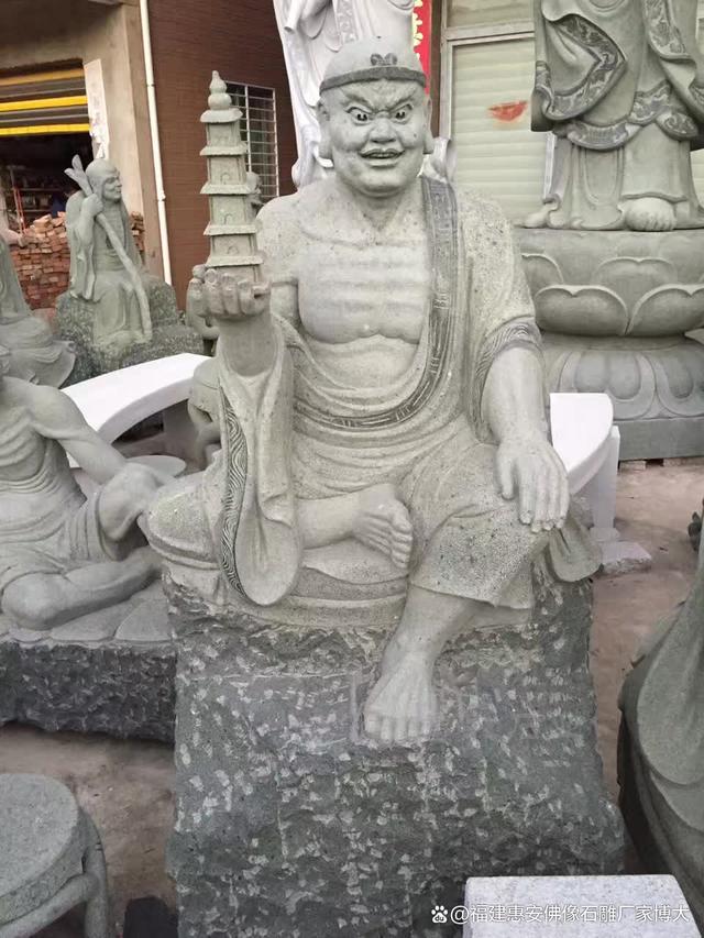 九游体育：石雕十八罗汉图片中的艺术元素与细节(图3)