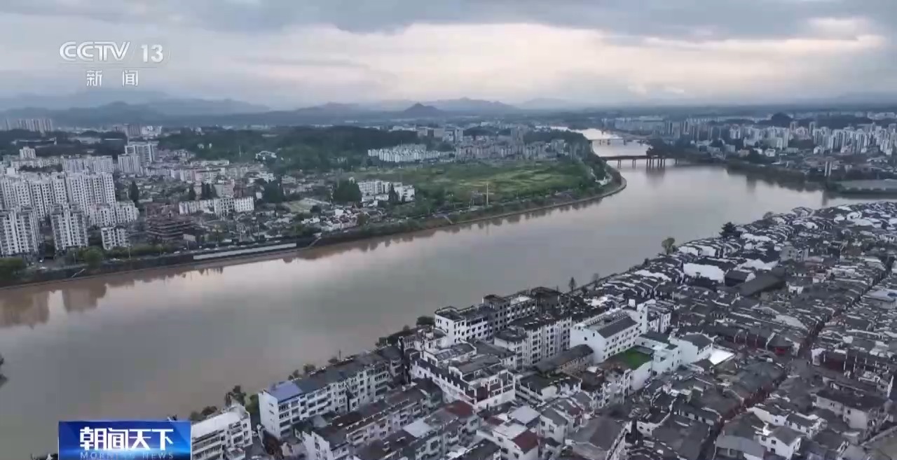 九游体育网站：文化中国行丨你见过“流动的清明上河图”吗？来这条老街看看(图1)